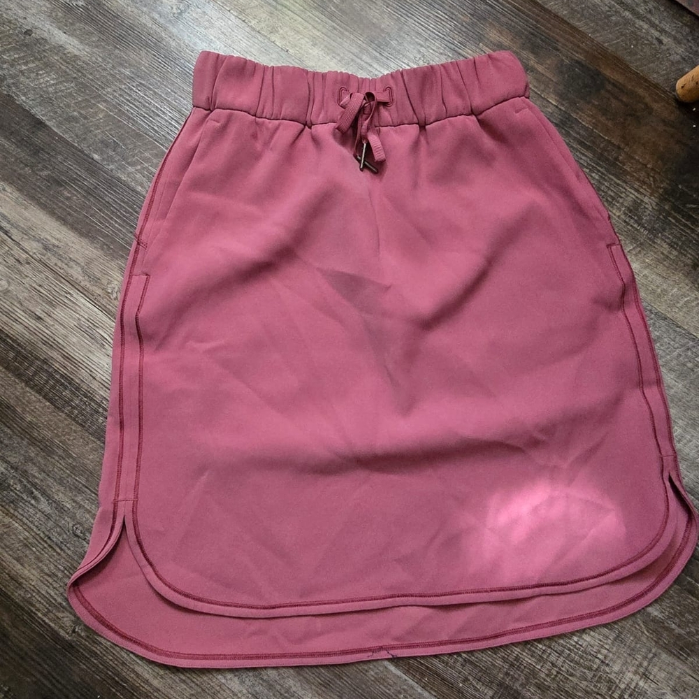 Lululemon On the Fly Skirt Size 4 Pink Color
